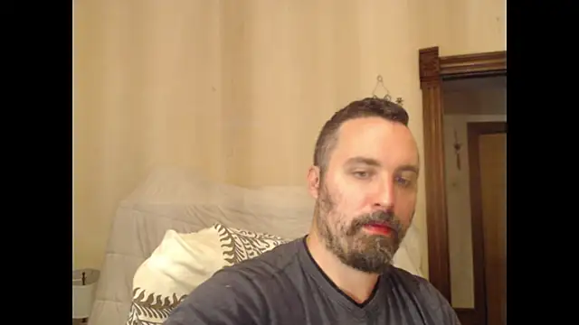 Snapshot of Metalstud chatting on 09/10/25, 02:33 Metalstud online show from 09/10/25, 02:33