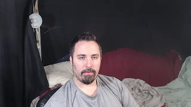 Snapshot of Metalstud chatting on 10/11/25, 05:33 Metalstud online show from 10/11/25, 05:33