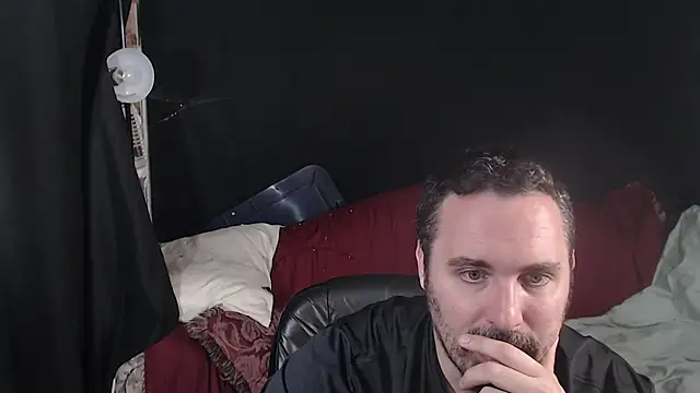 Snapshot of Metalstud chatting on 10/12/25, 05:39 Metalstud online show from 10/12/25, 05:39