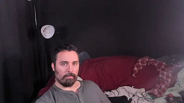 Snapshot of Metalstud chatting on 11/03/25, 03:19 Metalstud online show from 11/03/25, 03:19