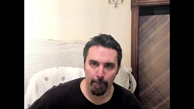 Snapshot of Metalstud chatting on 11/11/25, 05:40 Metalstud online show from 11/11/25, 05:40