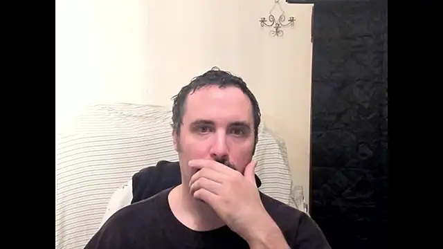 Snapshot of Metalstud chatting on 11/12/25, 04:13 Metalstud online show from 11/12/25, 04:13