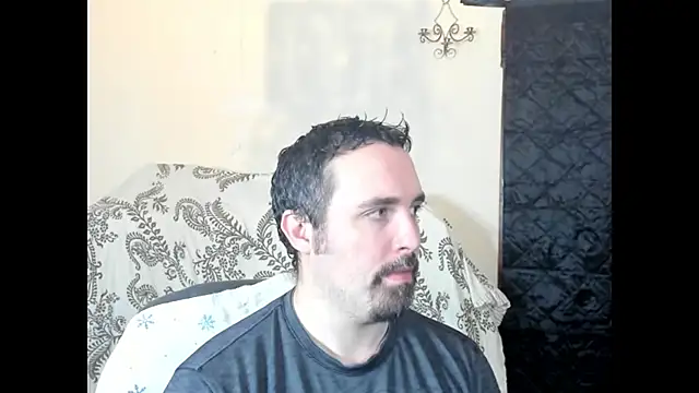 Snapshot of Metalstud chatting on 11/14/25, 02:10 Metalstud online show from 11/14/25, 02:10