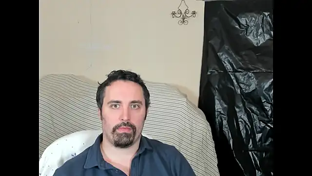 Snapshot of Metalstud chatting on 11/17/25, 03:12 Metalstud online show from 11/17/25, 03:12