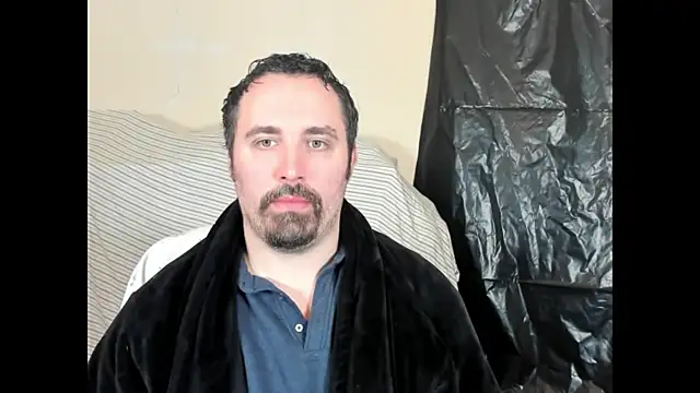 Snapshot of Metalstud chatting on 11/18/25, 03:01 Metalstud online show from 11/18/25, 03:01