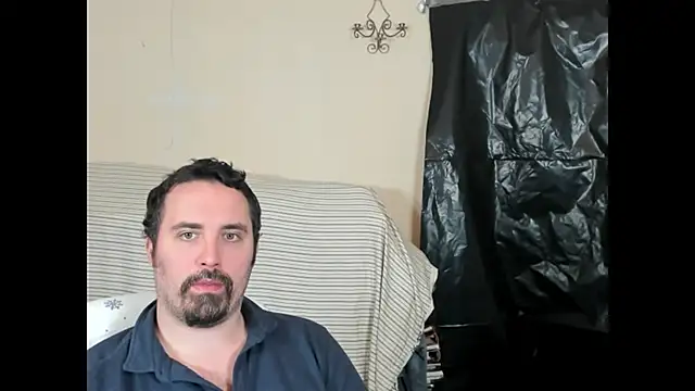 Snapshot of Metalstud chatting on 11/20/25, 12:22 Metalstud online show from 11/20/25, 12:22