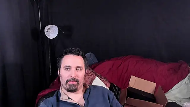 Snapshot of Metalstud chatting on 11/24/25, 04:01 Metalstud online show from 11/24/25, 04:01