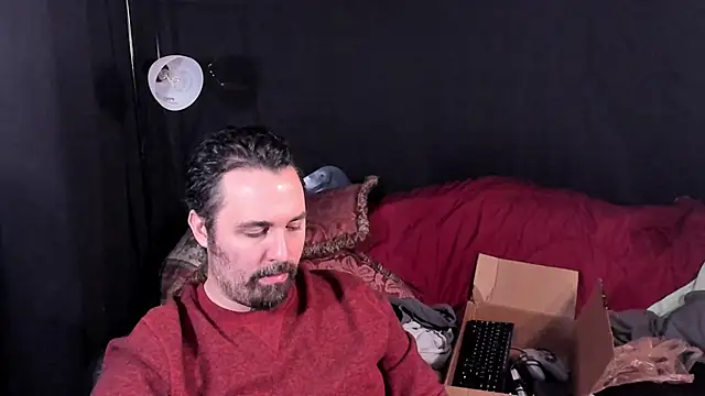 Snapshot of Metalstud chatting on 11/28/25, 01:30 Metalstud online show from 11/28/25, 01:30