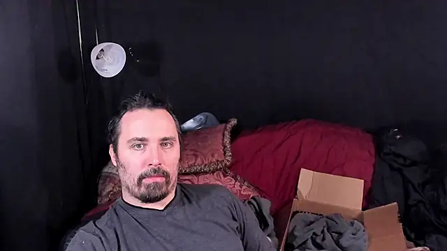 Snapshot of Metalstud chatting on 11/28/25, 08:33 Metalstud online show from 11/28/25, 08:33