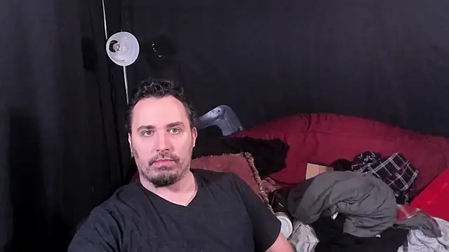 Snapshot of Metalstud chatting on 12/13/25, 08:25 Metalstud online show from 12/13/25, 08:25