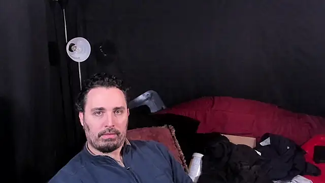 Snapshot of Metalstud chatting on 12/19/25, 07:21 Metalstud online show from 12/19/25, 07:21