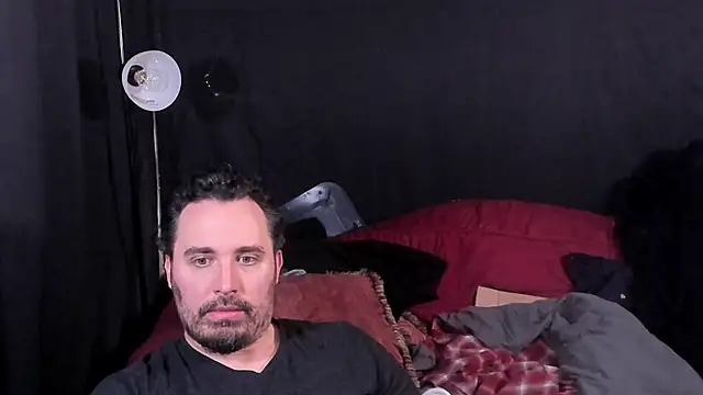 Snapshot of Metalstud chatting on 12/22/25, 01:24 Metalstud online show from 12/22/25, 01:24