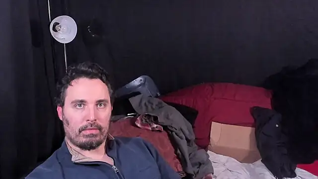 Snapshot of Metalstud chatting on 12/23/25, 06:33 Metalstud online show from 12/23/25, 06:33