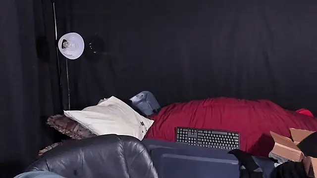 Snapshot of Metalstud chatting on 01/08/26, 02:19 Metalstud online show from 01/08/26, 02:19