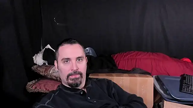 Snapshot of Metalstud chatting on 01/11/26, 08:14 Metalstud online show from 01/11/26, 08:14