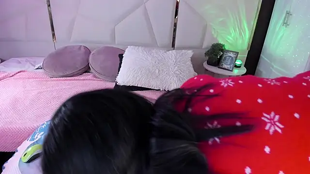 Inndrahot online show from 11/21/25, 01:15