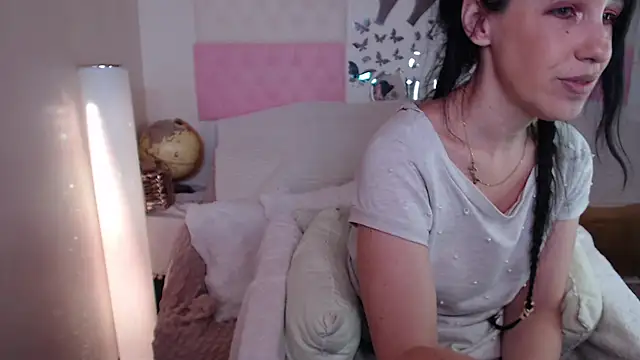 -carla- online show from 11/26/25, 02:40