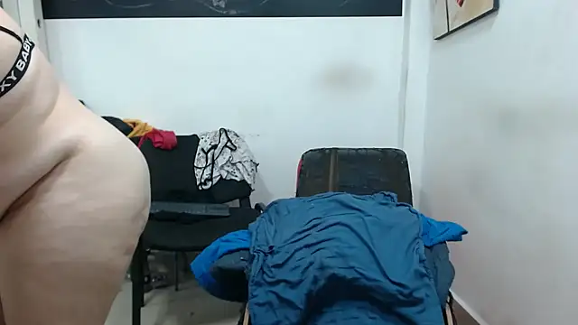 Snapshot of Meloncillo_And_BabyLiss chatting on 02/01/25, 03:41 Meloncillo And BabyLiss online show from 02/01/25, 03:41