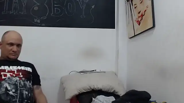 Snapshot of Meloncillo_And_BabyLiss chatting on 02/02/25, 04:15 Meloncillo And BabyLiss online show from 02/02/25, 04:15