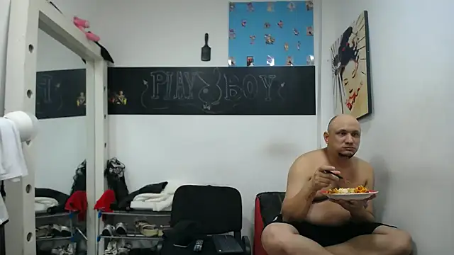 Snapshot of Meloncillo_And_BabyLiss chatting on 02/18/25, 04:37 Meloncillo And BabyLiss online show from 02/18/25, 04:37