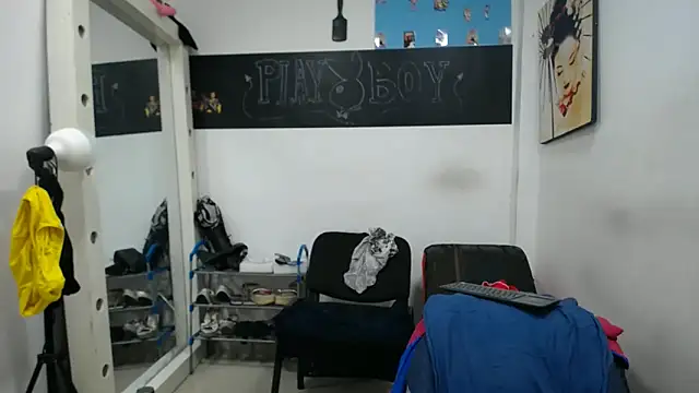 Snapshot of Meloncillo_And_BabyLiss chatting on 02/19/25, 05:27 Meloncillo And BabyLiss online show from 02/19/25, 05:27