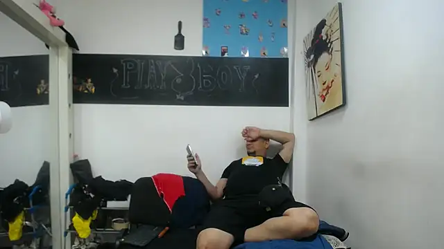 Snapshot of Meloncillo_And_BabyLiss chatting on 02/25/25, 05:19 Meloncillo And BabyLiss online show from 02/25/25, 05:19