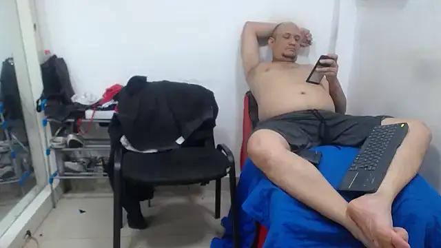 Snapshot of Meloncillo_And_BabyLiss chatting on 03/21/25, 12:07 Meloncillo And BabyLiss online show from 03/21/25, 12:07