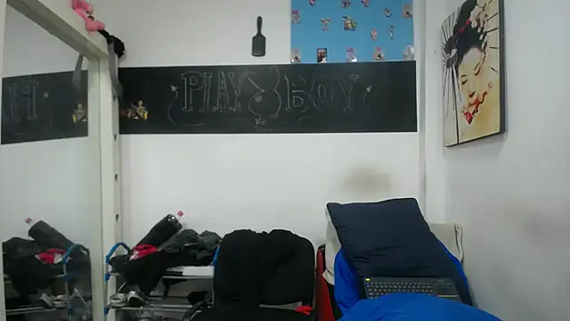 Snapshot of Meloncillo_And_BabyLiss chatting on 03/23/25, 01:31 Meloncillo And BabyLiss online show from 03/23/25, 01:31