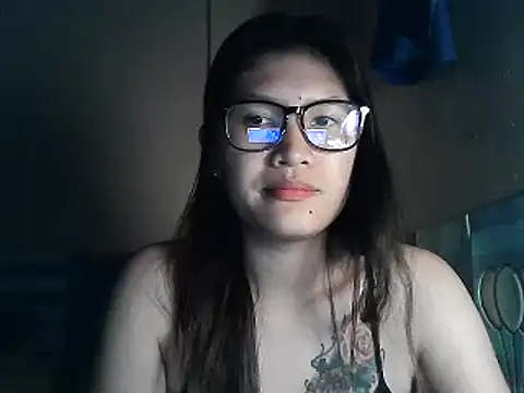 Snapshot of leamorena chatting on 12/12/24, 04:43 leamorena online show from 12/12/24, 04:43