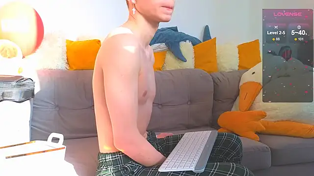 Snapshot of LandelRay chatting on 02/07/26, 09:02 LandelRay online show from 02/07/26, 09:02