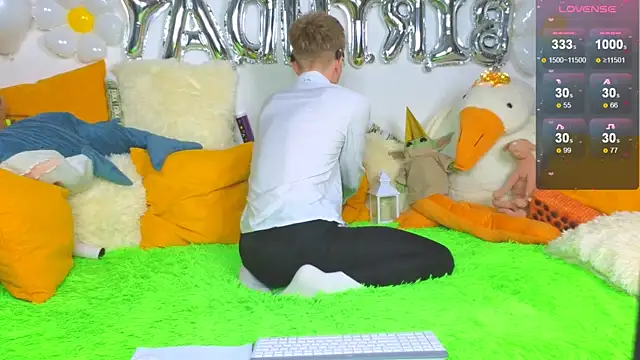 Snapshot of LandelRay chatting on 02/17/26, 06:36 LandelRay online show from 02/17/26, 06:36