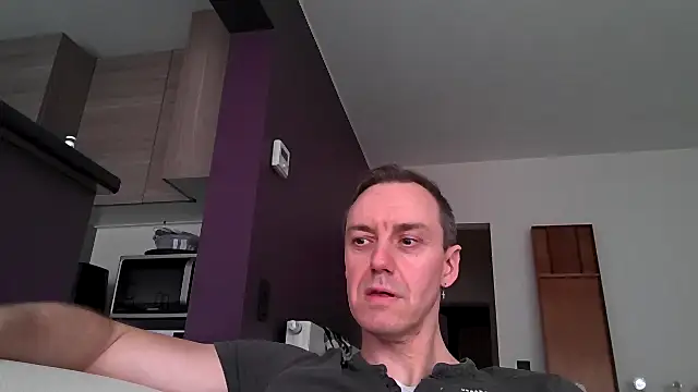 Snapshot of ploki2180 chatting on 02/08/25, 12:28 ploki2180 online show from 02/08/25, 12:28