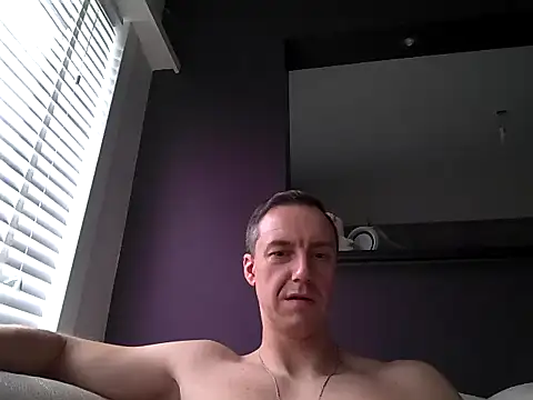 Snapshot of ploki2180 chatting on 02/09/25, 03:01 ploki2180 online show from 02/09/25, 03:01