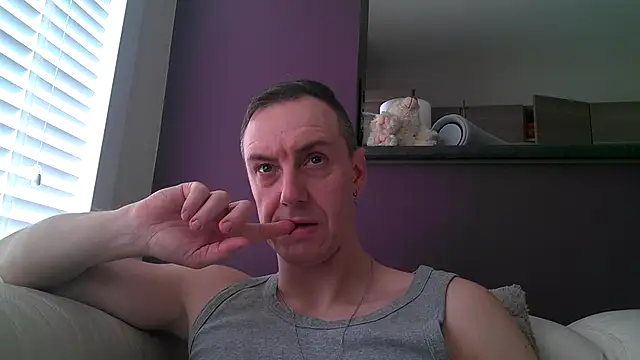 Snapshot of ploki2180 chatting on 02/23/25, 09:55 ploki2180 online show from 02/23/25, 09:55