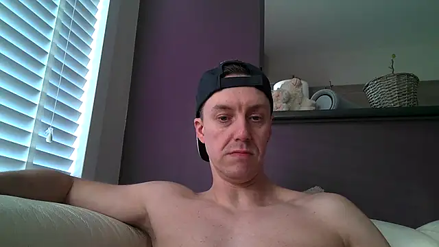 Snapshot of ploki2180 chatting on 03/02/25, 03:27 ploki2180 online show from 03/02/25, 03:27