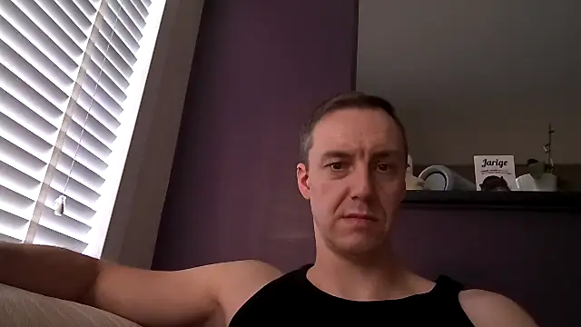 Snapshot of ploki2180 chatting on 03/09/25, 04:33 ploki2180 online show from 03/09/25, 04:33