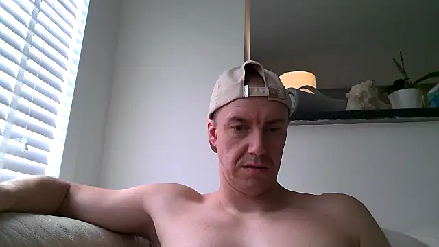 Snapshot of ploki2180 chatting on 10/05/25, 01:09 ploki2180 online show from 10/05/25, 01:09