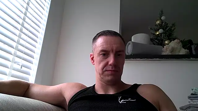 Snapshot of ploki2180 chatting on 01/11/26, 12:43 ploki2180 online show from 01/11/26, 12:43