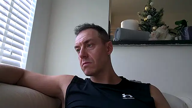 Snapshot of ploki2180 chatting on 01/18/26, 02:43 ploki2180 online show from 01/18/26, 02:43