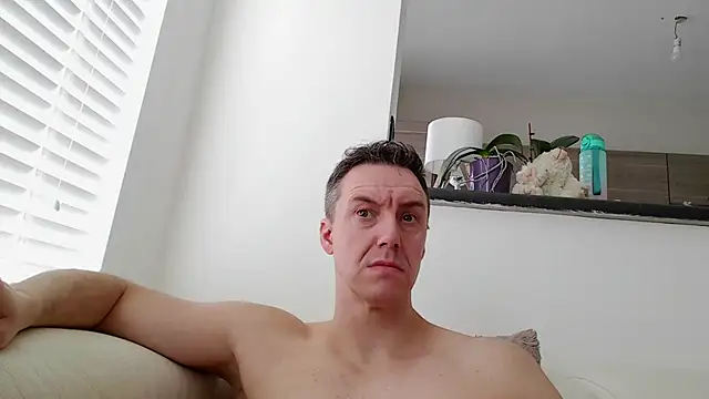 Snapshot of ploki2180 chatting on 04/12/26, 10:31 ploki2180 online show from 04/12/26, 10:31