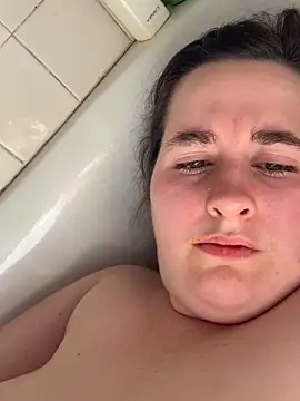 Snapshot of Luce127 chatting on 09/16/25, 04:19 Luce127 online show from 09/16/25, 04:19