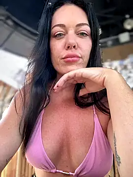 LilliThelo online show from 12/20/25, 03:13