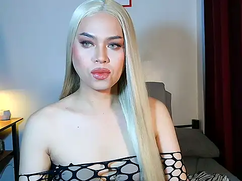Snapshot of MistressLuna1 chatting on 04/28/26, 06:13 MistressLuna1 online show from 04/28/26, 06:13