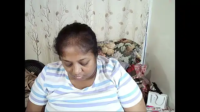 Snapshot of Indiantasha chatting on 05/25/26, 03:29 Indiantasha online show from 05/25/26, 03:29