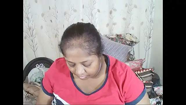 Snapshot of Indiantasha chatting on 05/27/26, 04:37 Indiantasha online show from 05/27/26, 04:37