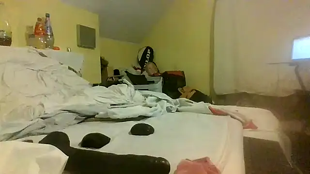 Snapshot of londonfuckwhore chatting on 12/02/24, 04:31 londonfuckwhore online show from 12/02/24, 04:31