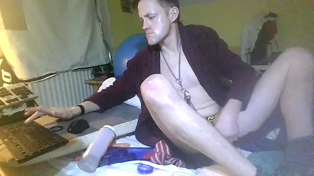 Snapshot of londonfuckwhore chatting on 01/31/25, 04:25 londonfuckwhore online show from 01/31/25, 04:25