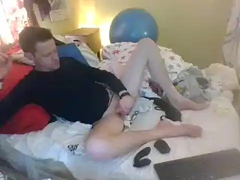 Snapshot of londonfuckwhore chatting on 03/06/25, 12:30 londonfuckwhore online show from 03/06/25, 12:30