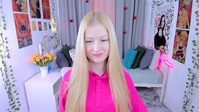 Snapshot of Laly_Peach chatting on 12/13/24, 11:23 Laly Peach online show from 12/13/24, 11:23