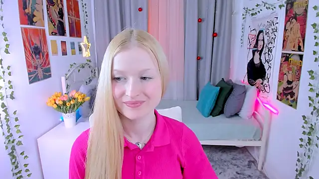 Snapshot of Laly_Peach chatting on 12/13/24, 02:27 Laly Peach online show from 12/13/24, 02:27